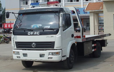 東風(fēng)多利卡一拖二清障車(chē)圖片